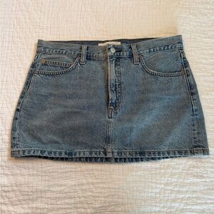 Aritzia 90s Ricci Denim Mini Skirt — Medium Wash